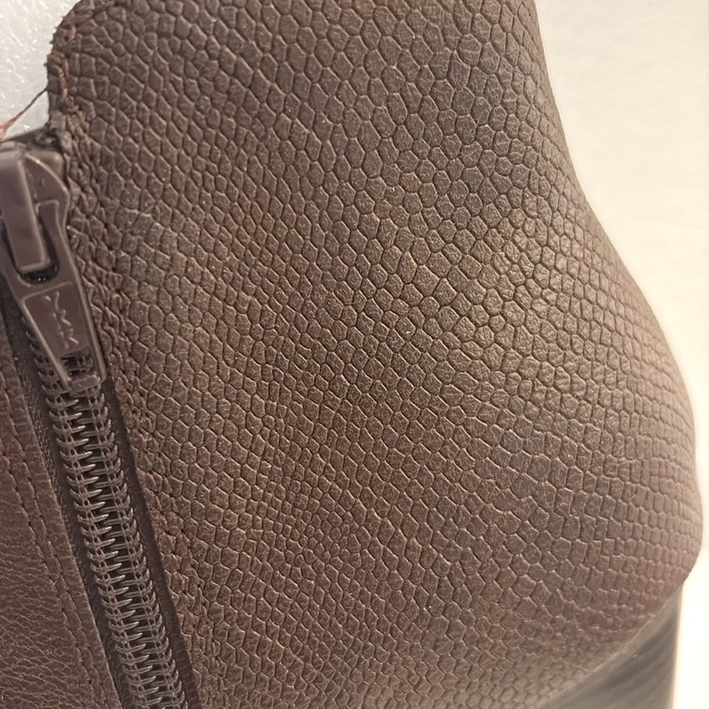 NIB [Sun + Stone] Graceyy Dark Brown Smooth Faux Leather Block Heel Booties - Picture 12 of 16